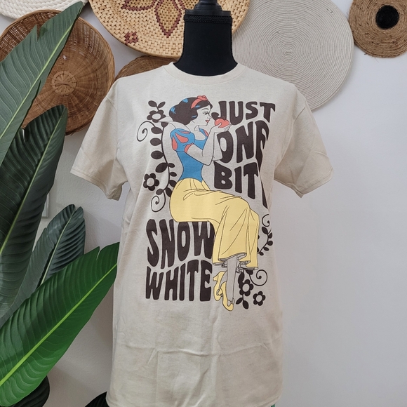 Snow white ivory tee- xs/s - Picture 1 of 5